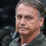Bolsonaro Retorna à Prisão Domiciliar Após Procedimentos Dermatológicos em Hospital de Brasília