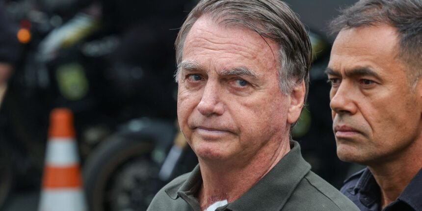 Bolsonaro Retorna à Prisão Domiciliar Após Procedimentos Dermatológicos em Hospital de Brasília