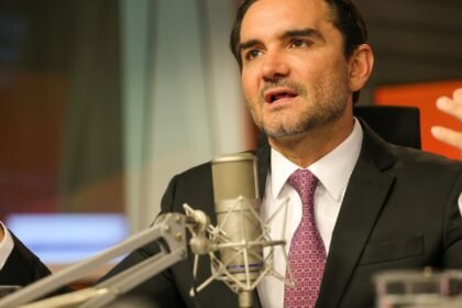 Ministro do Turismo, Celso Sabino, Anuncia Saída do Governo a Lula