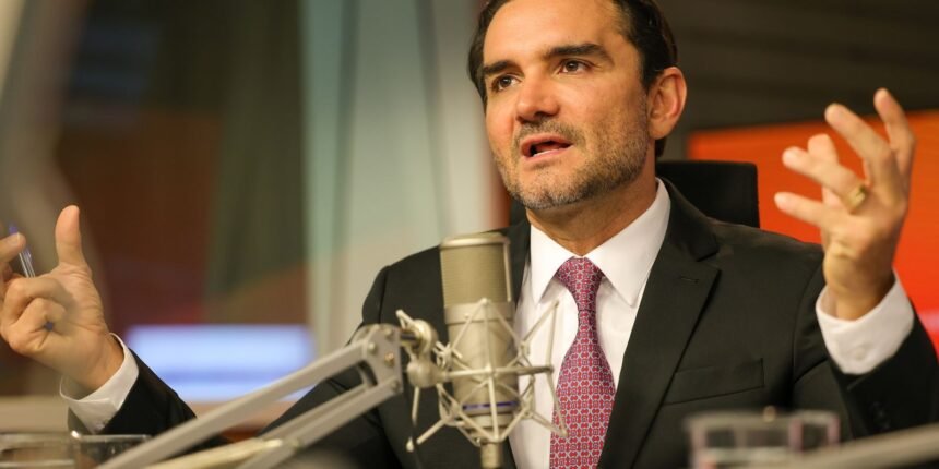 Ministro do Turismo, Celso Sabino, Anuncia Saída do Governo a Lula