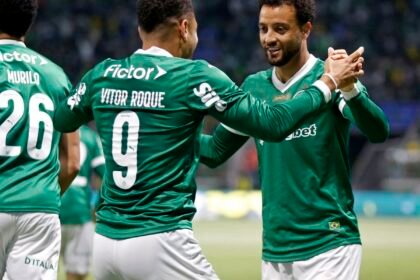 Brasileiro: Hat-trick de Vitor Roque Impulsiona Palmeiras em Goleada Sobre o Internacional