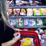 A confiança do consumidor no Brasil alcança em setembro o maior patamar desde dezembro