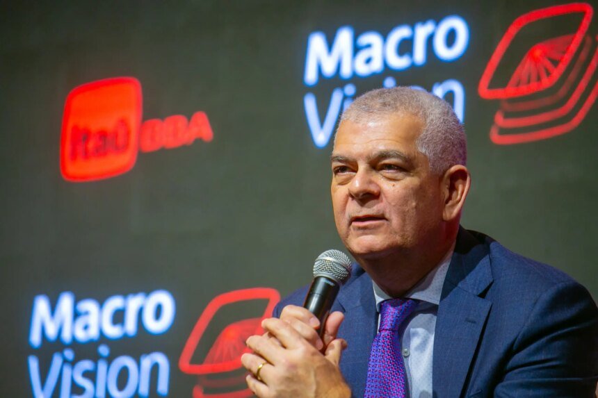 A privatização ocorre gradualmente e demanda paciência dos investidores.