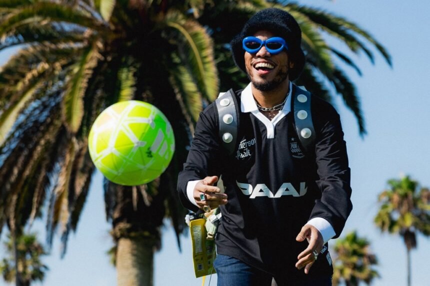 Anderson .Paak lança projeto de futebol para empoderar meninas no esporte.