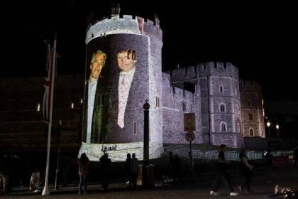 Ativistas exibem projeções com imagens de Trump e Epstein no Castelo de Windsor