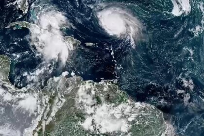 Autoridades dos EUA acompanham furacão Humberto, que atinge categoria 4 no Atlântico