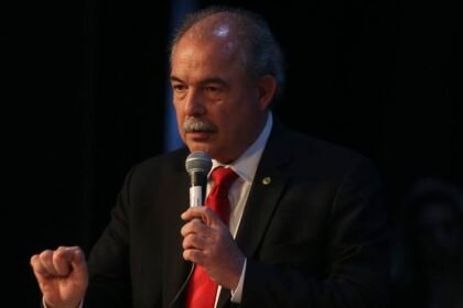 BNDES protegerá empresas afetadas pelas tarifas de Trump, afirma Mercadante