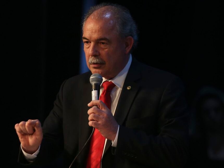 BNDES protegerá empresas afetadas pelas tarifas de Trump, afirma Mercadante