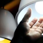 Benefício de isenção na conta de luz para famílias de baixa renda segue para sanção presidencial.