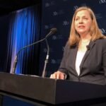 Bowman apoia redução dos juros para fortalecer o mercado de trabalho fragilizado