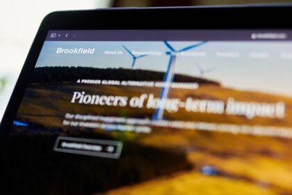 Brookfield está em conversações para adquirir a Yes! por mais de 10 bilhões de dólares, segundo o FT.