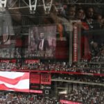 Cerimônia fúnebre de Charlie Kirk atrai multidão em estádio com rigoroso aparato de segurança