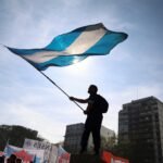 Claro! Aqui está uma reescrita do título:

“Ministro da Economia afirma: ‘Vamos comercializar cada centavo disponível no teto’.”