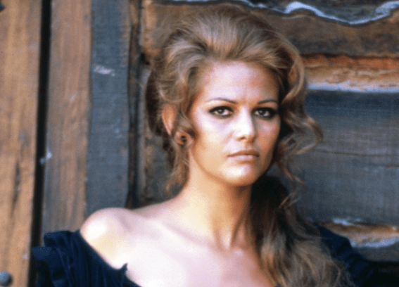 Claudia Cardinale, estrela icônica do cinema italiano, falece aos 87 anos