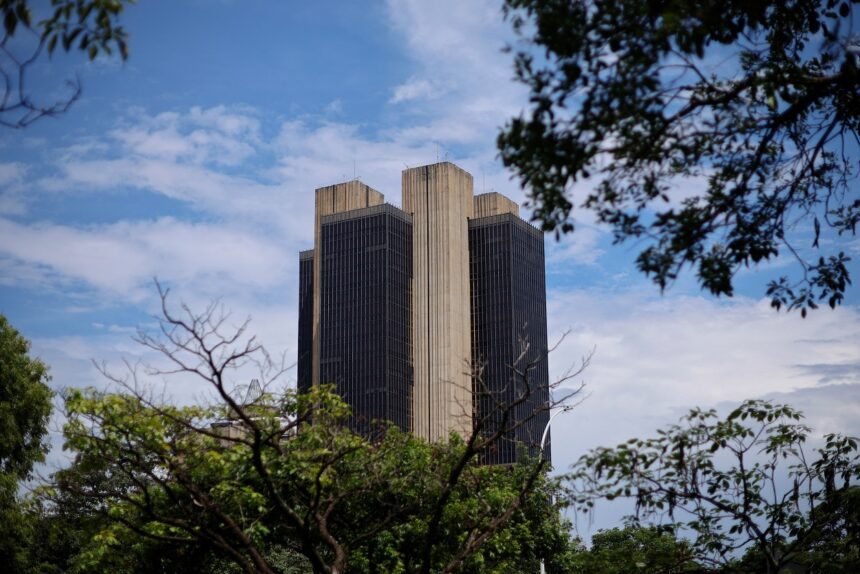 Copom provavelmente manterá Selic em 15% e continuará focado em consolidar a queda da inflação