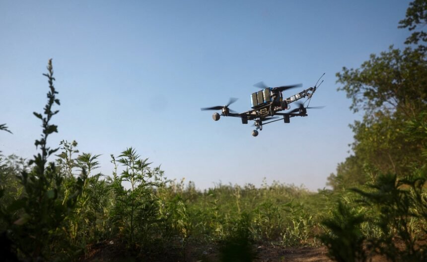 Drones ucranianos atacam estação de bombeamento de petróleo na Rússia, afirma político