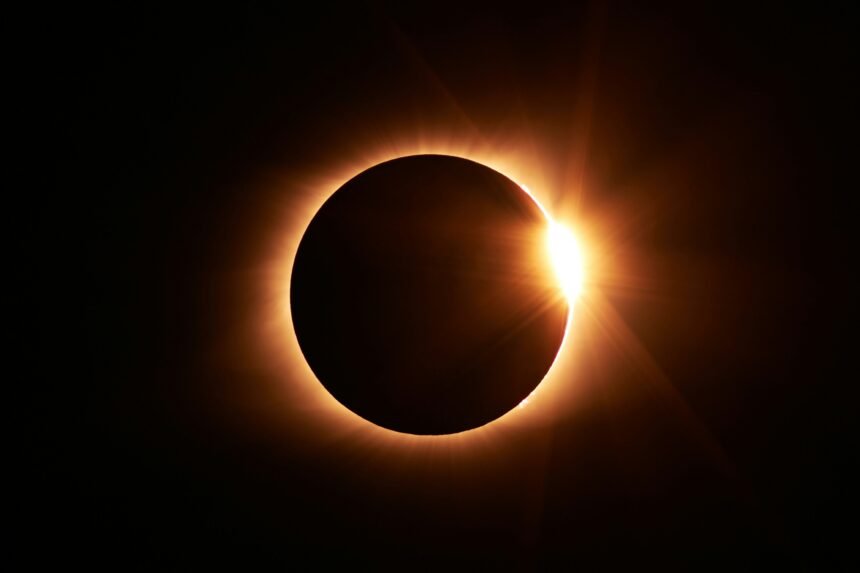 Eclipse solar ocorrerá neste domingo (21); saiba onde será possível assistir