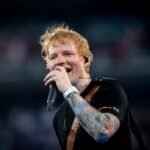 Ed Sheeran lança novo álbum ‘Play’ e reafirma sua relevância na música.