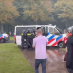 Força policial da Holanda lança gás lacrimogêneo em protesto contra imigração