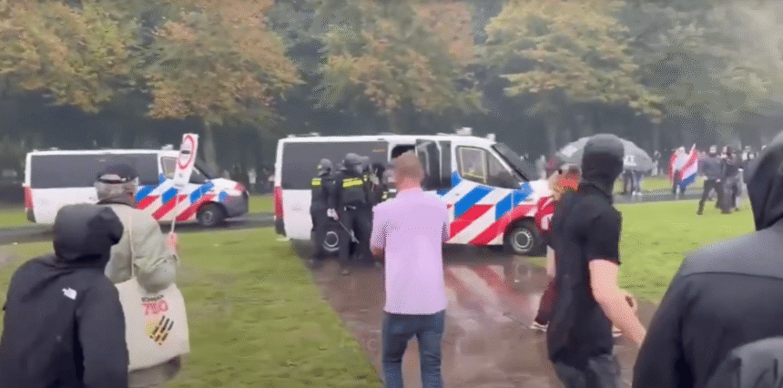 Força policial da Holanda lança gás lacrimogêneo em protesto contra imigração