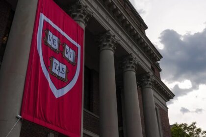 Governo Trump adota nova medida para cortar financiamento federal de Harvard
