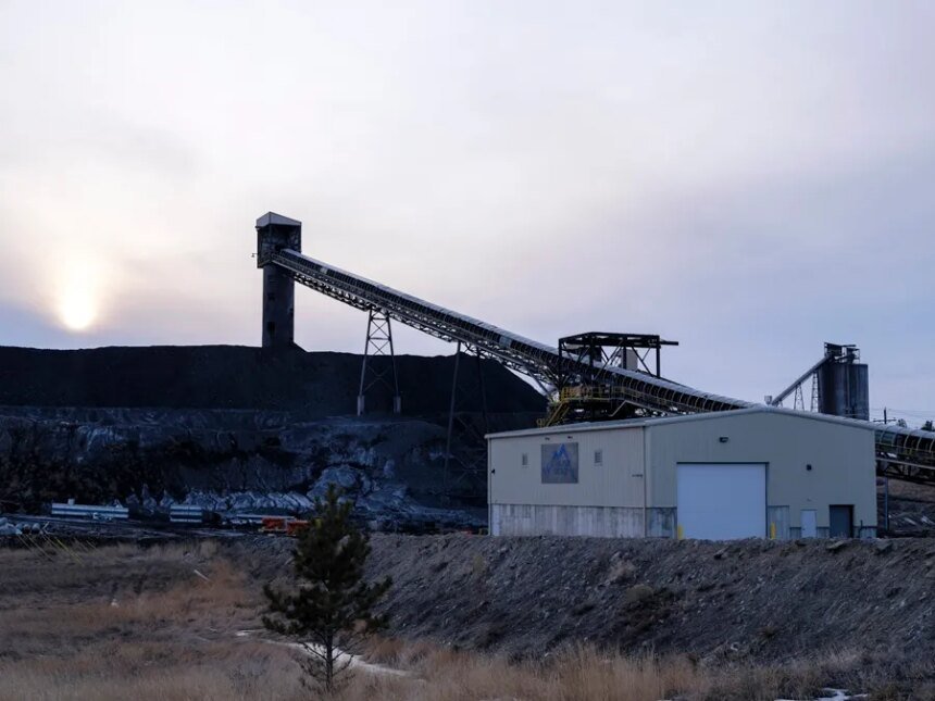 Governo Trump lança programa de R$ 3 bilhões para resgatar a indústria do carvão