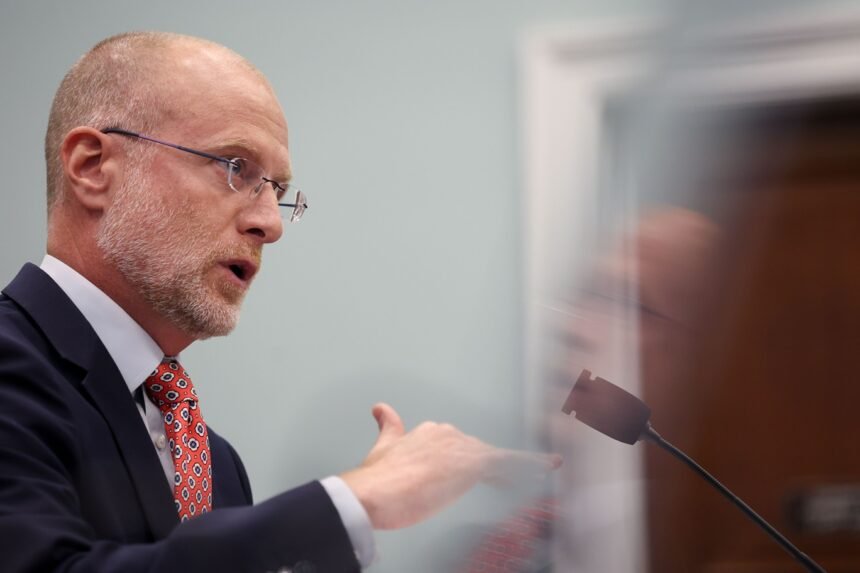 Governo dos EUA afirma que declarações de Kimmel sobre Kirk confundiram a audiência