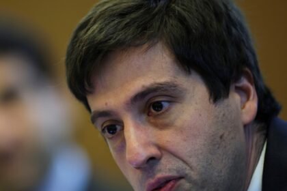 Guillen, do BC, diz que dados indicam moderação da atividade apesar de sinais contraditórios.