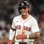 Jarren Duran, jogador do Boston Red Sox, se destaca em partida decisiva.