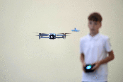 Lituânia instrui crianças a pilotar drones na linha divisória com a Rússia