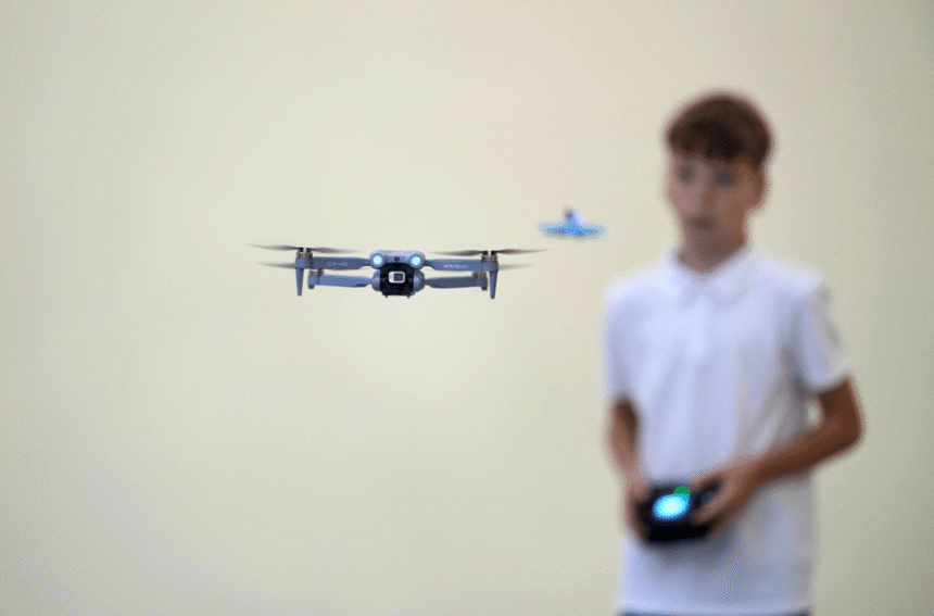 Lituânia instrui crianças a pilotar drones na linha divisória com a Rússia