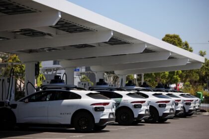 Lyft e Waymo firmam acordo para lançar serviço de táxi autônomo nos Estados Unidos em 2026