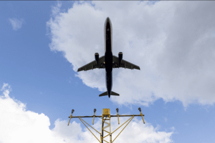 Medo de voar? Nova teoria tenta decifrar turbulência em voos e diminuir riscos