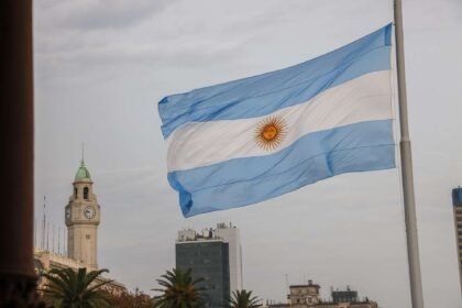 Mercados argentinos sobem com anúncio de suporte dos EUA