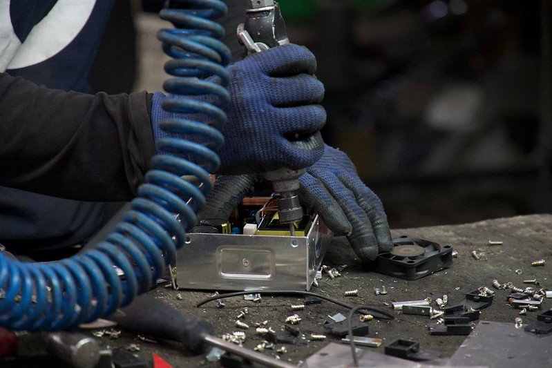 Organizações empresariais contestam taxas de juros e solicitam coordenação entre políticas monetária e fiscal.