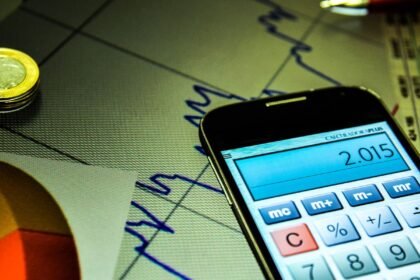 Perspectivas do mercado financeiro indicam inflação de 4,83% para 2025