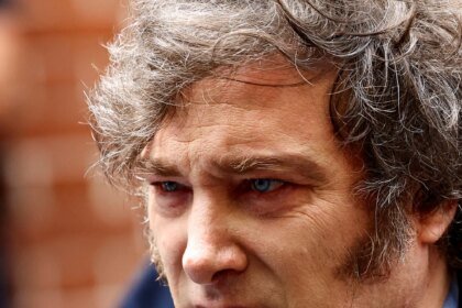 Peso argentino despenca novamente, levando Milei a vender dólares mais uma vez