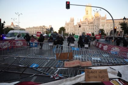 Protestos pró-Palestina invadem eventos esportivos como ciclismo, tênis e futebol