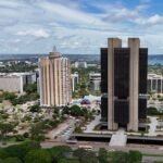 Relatório Focus indica redução nas previsões para IPCA e Selic em 2026