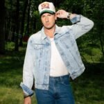 ‘Acond To Me’ de Russell Dickerson alcança o 1º lugar no ranking de airplay nacional