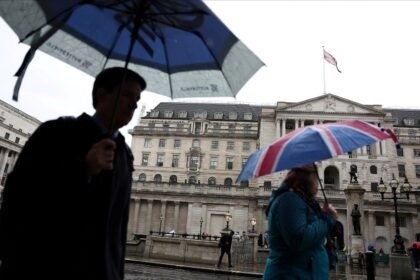 Sete membros do BoE votaram para manter os juros; dois preferem reduzir a taxa