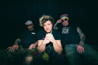 ‘Ensenada’ se torna a mais tocada nas rádios de airplay alternativo