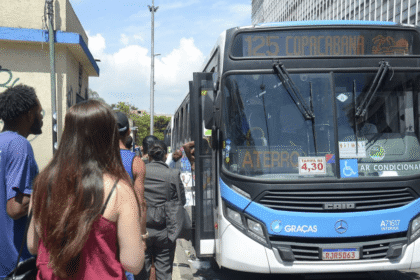 Sugestão de passagem gratuita de ônibus pode gerar gasto anual de até R$ 57 bilhões, segundo a XP.