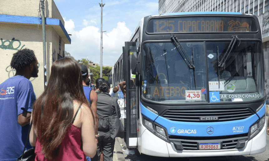 Sugestão de passagem gratuita de ônibus pode gerar gasto anual de até R$ 57 bilhões, segundo a XP.