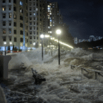 Super tufão Ragasa atinge Hong Kong com ventos fortes e chuvas intensas