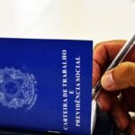 Taxa de desemprego cai para 5,6%, menor índice registrado desde 2012, segundo IBGE