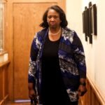 Tribunal dos EUA bloqueia Trump de dispensar Lisa Cook antes da sessão do Fed