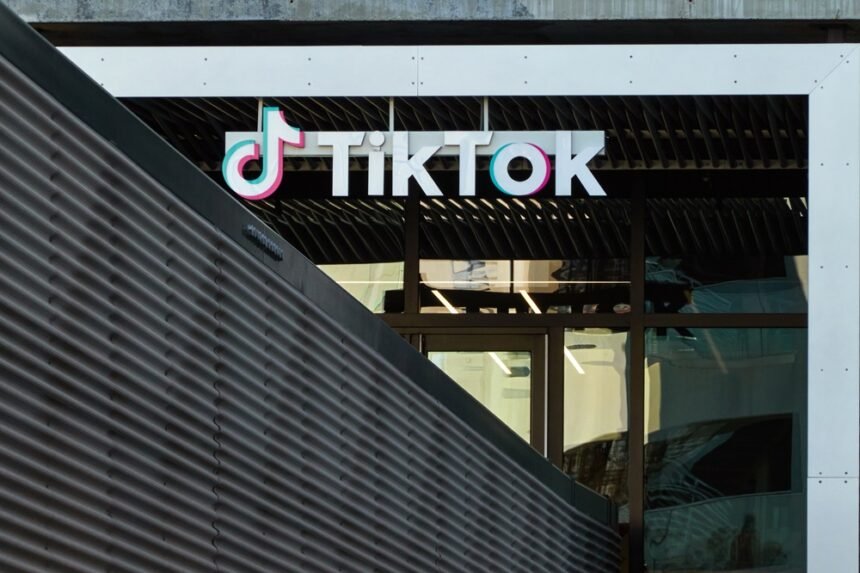 Trump estende prazo para venda do TikTok nos Estados Unidos até dezembro