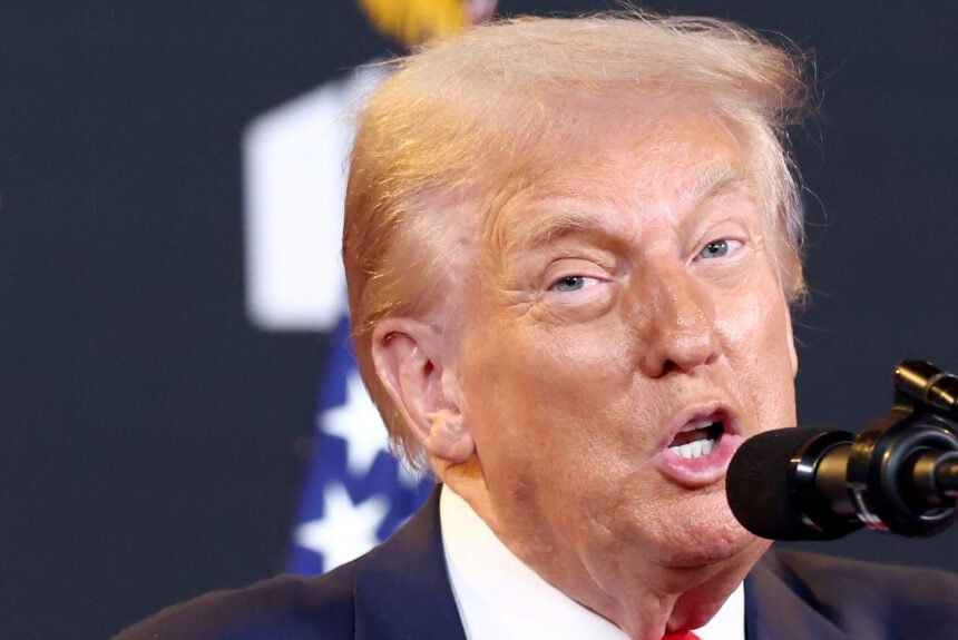 Trump solicita que companhias estrangeiras tragam talento humano para capacitar trabalhadores nos EUA.