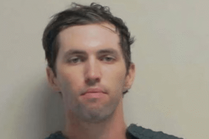 Tyler Robinson é oficialmente denunciado por homicídio qualificado.